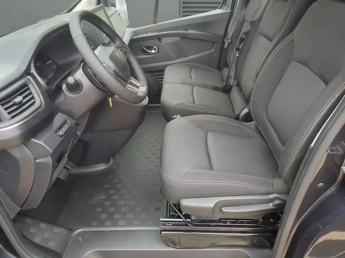 Neu Renault Trafic 170 PS (125 kW) 2025 Grau (kometengrau) Van / Kleinbus