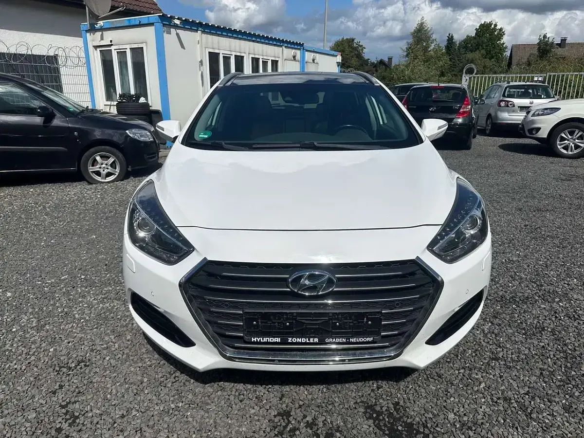 Gebraucht Hyundai i40 Premium 141 PS (103 kW) 2017 Pure white / sol Kombi