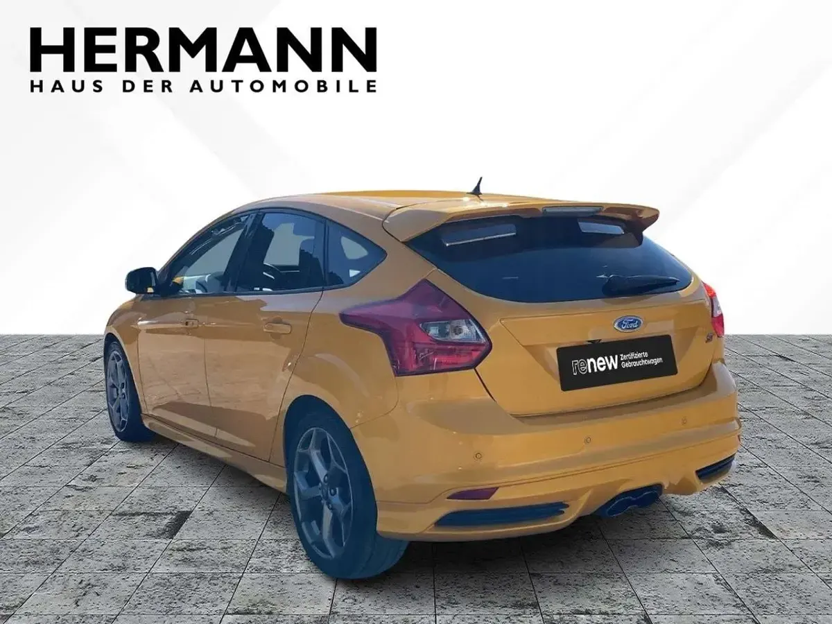 Usata Ford Focus ST 250 CV (183 kW) 2012 Giallo Berlina