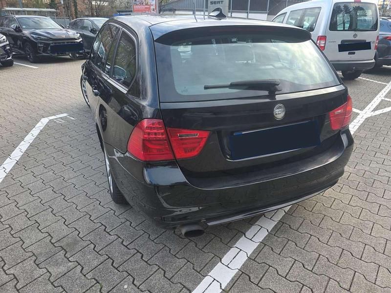 Gebraucht BMW 320 Exclusive 184 PS (135 kW) 2010 Schwarz Kombi