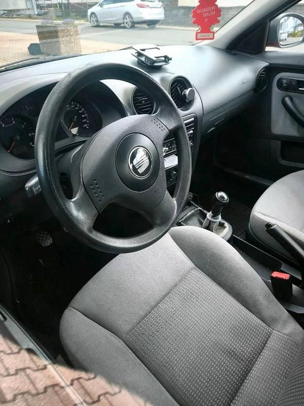 Second-hand Seat Ibiza 60 CP (44 kW) 2004 Roșu Hatchback