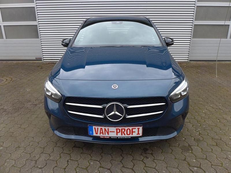 Gebraucht Mercedes B180 136 PS (100 kW) 2019 Denimblau (metallic) Van / Kleinbus