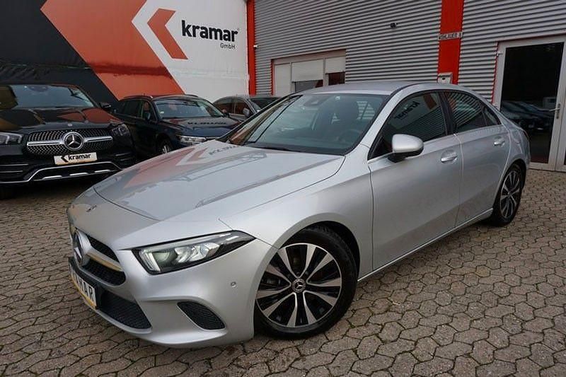Silber Gebraucht 2022 Mercedes A180 Style Limousine | 19.990 € (Fairer Preis) - Bild 1/4