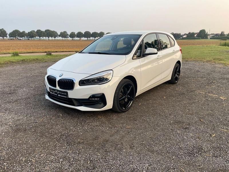 Alpinweiss 3 Gebraucht 2019 BMW 220 Sport Line Kombi | 18.950 € (Fairer Preis) - Bild 1/4