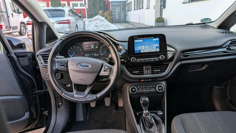 Gebraucht Ford Fiesta 101 PS (74 kW) 2017 Schwarz Limousine