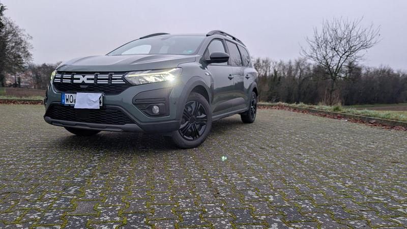 Grün Gebraucht 2023 Dacia Jogger Extreme Van / Kleinbus | 18.500 € (Fairer Preis) - Bild 1/4