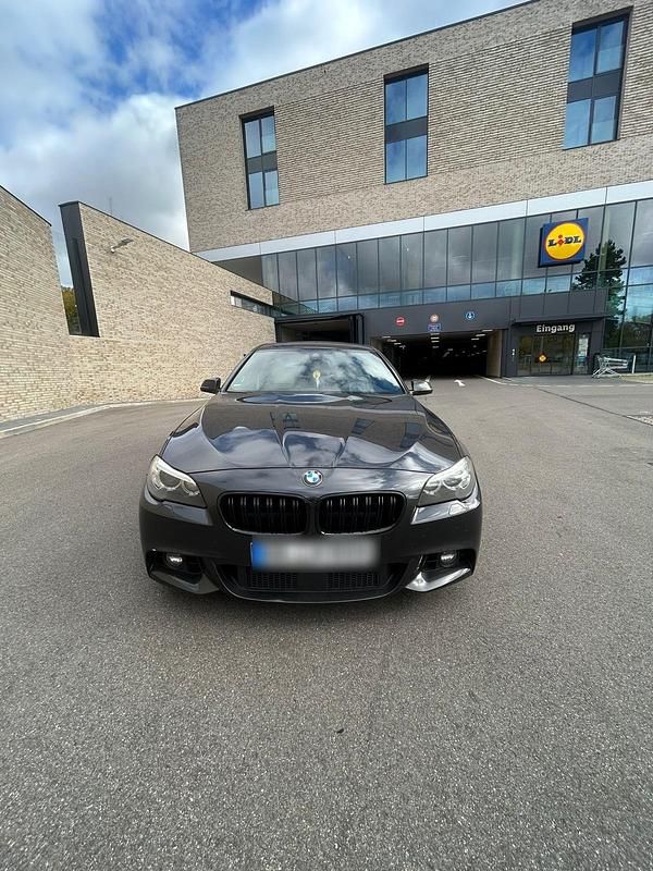 Grau Gebraucht 2014 BMW 535 M Sport Limousine | 18.900 € - Bild 1/4