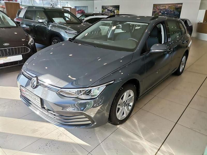 Gebraucht VW Golf VIII Life 110 PS (80 kW) 2022 Delfingrau metallic Kombi