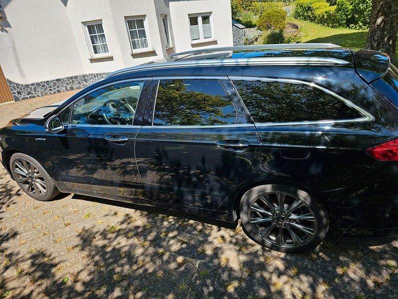 Gebraucht Ford Mondeo Vignale 209 PS (153 kW) 2017 Schwarz Kombi