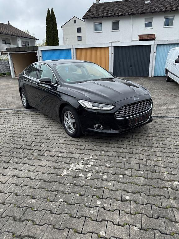 Gebraucht Ford Mondeo Titanium 179 PS (131 kW) 2016 Schwarz Limousine