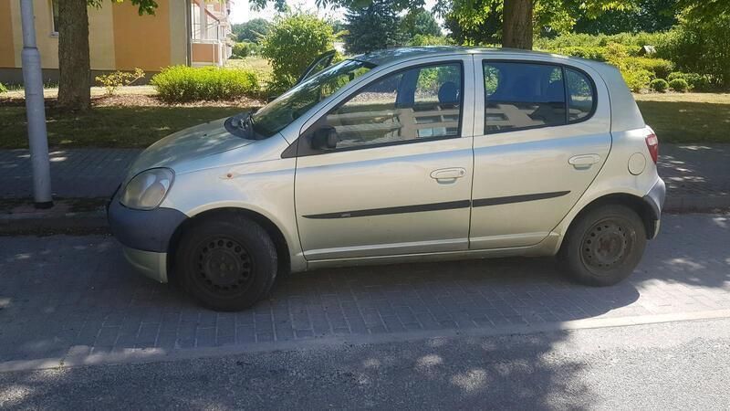 Grün Gebraucht 2003 Toyota Yaris Kombi | 1.000 € (Guter Preis) - Bild 1/4