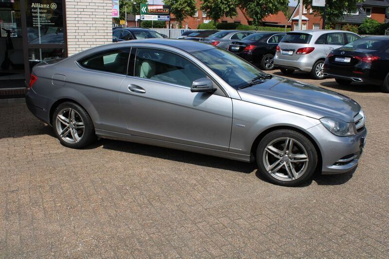Gebraucht Mercedes C180 156 PS (114 kW) 2011 Silber Coupé