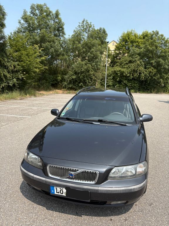 Grau Gebraucht 2001 Volvo V70 Kombi | 5.500 € (Fairer Preis) - Bild 1/4