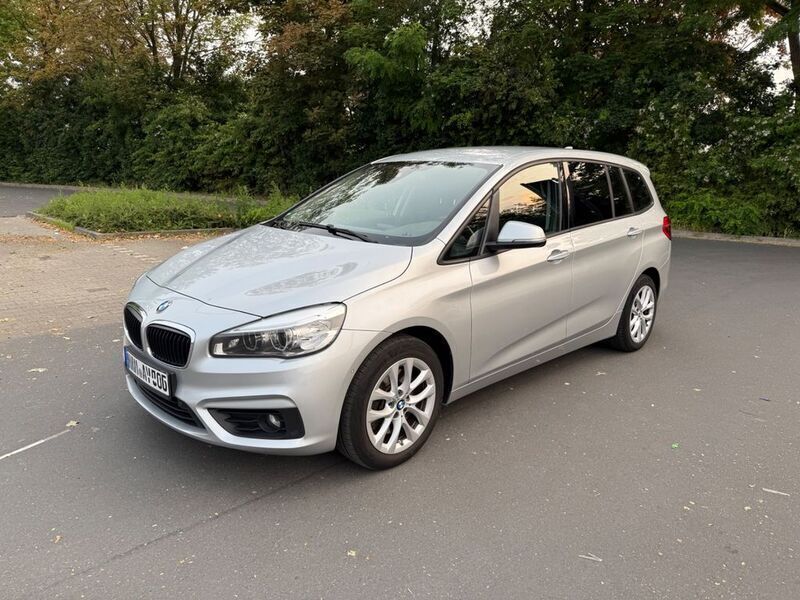 Schwarz Gebraucht 2017 BMW 220 Gran Tourer Van / Kleinbus | 9.000 € (Guter Preis) - Bild 1/4