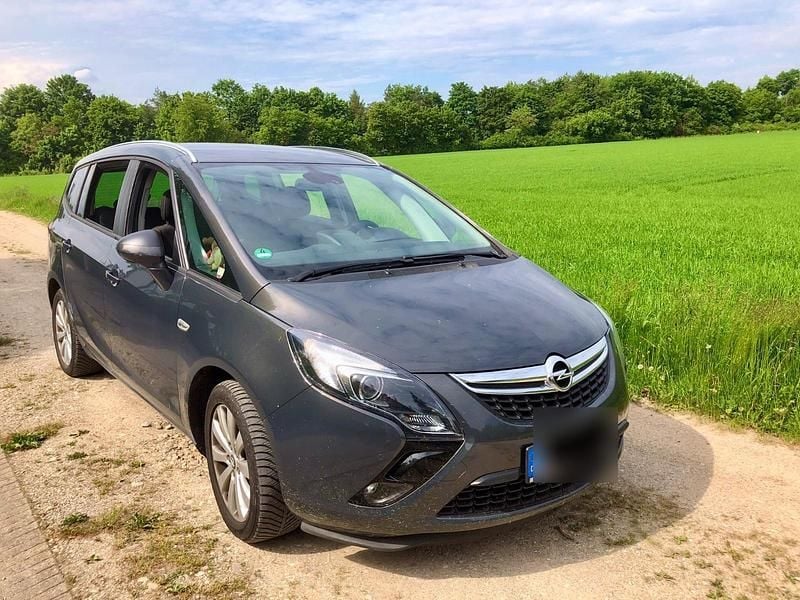 Grau Gebraucht 2015 Opel Zafira Tourer Style Van / Kleinbus | 12.400 € (Etwas zu teuer) - Bild 1/4