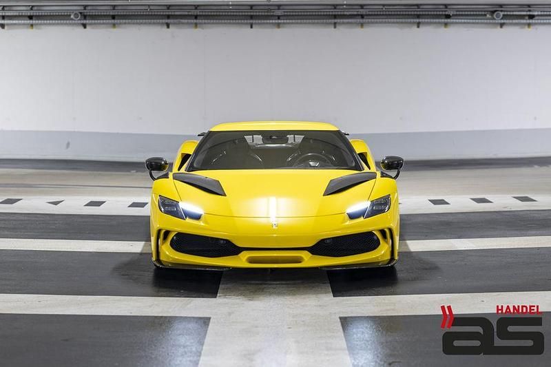 Second-hand Ferrari 296 829 CP (609 kW) 2023 Galben Coupe