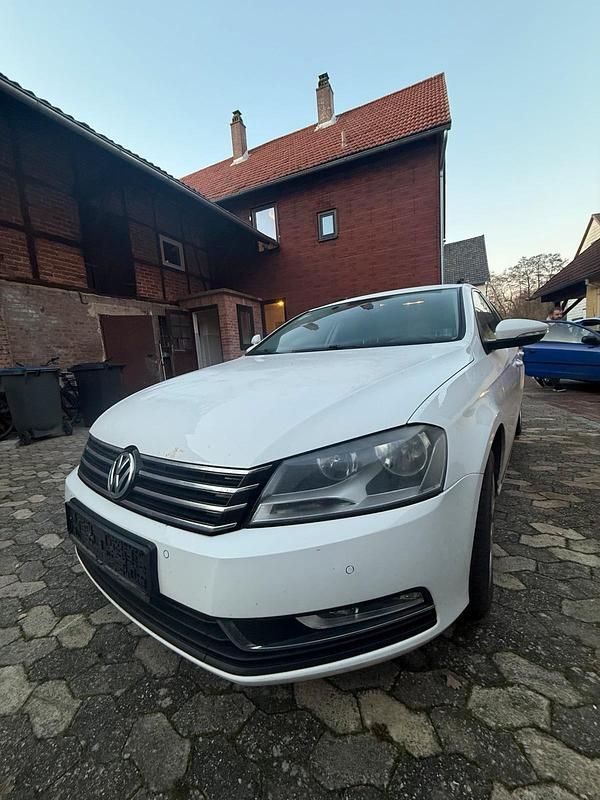 Weiß Gebraucht 2013 VW Passat Kombi | 4.800 € (Superpreis) - Bild 1/4