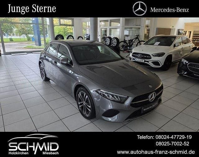 Grau Gebraucht 2024 Mercedes A180 Progressive Limousine | 27.350 € (Guter Preis) - Bild 1/4