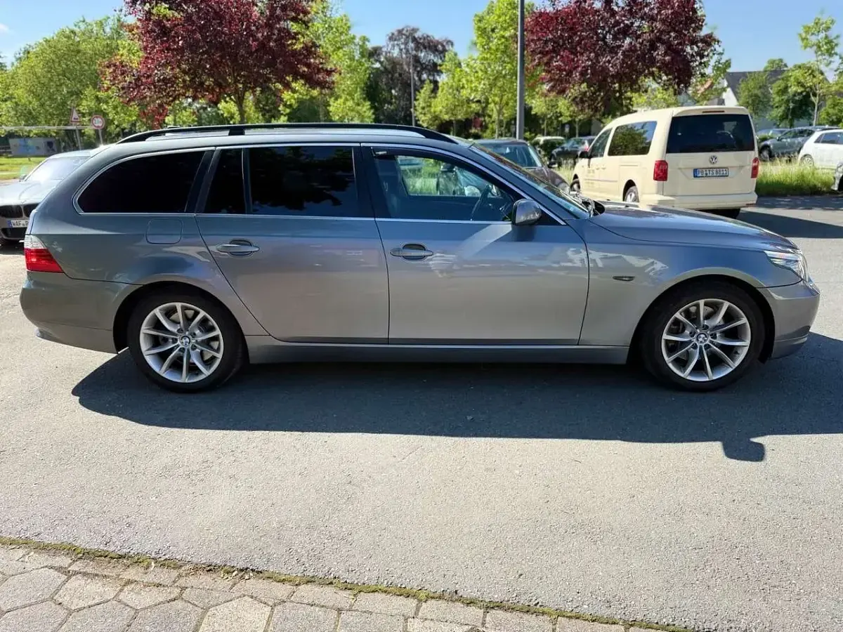 Gebraucht BMW 525 Performance 197 PS (144 kW) 2007 Spacegrau metallic Kombi
