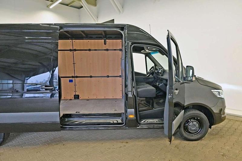 Gebraucht Mercedes Sprinter 170 PS (125 kW) 2025 Schwarz Van