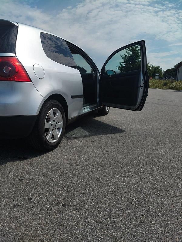 Gebraucht VW Golf 79 PS (58 kW) 2007 Silber Coupé