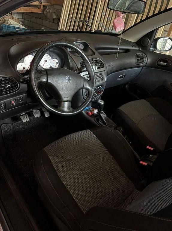 Gebraucht Peugeot 206 CC 109 PS (80 kW) 2005 Schwarz Cabrio