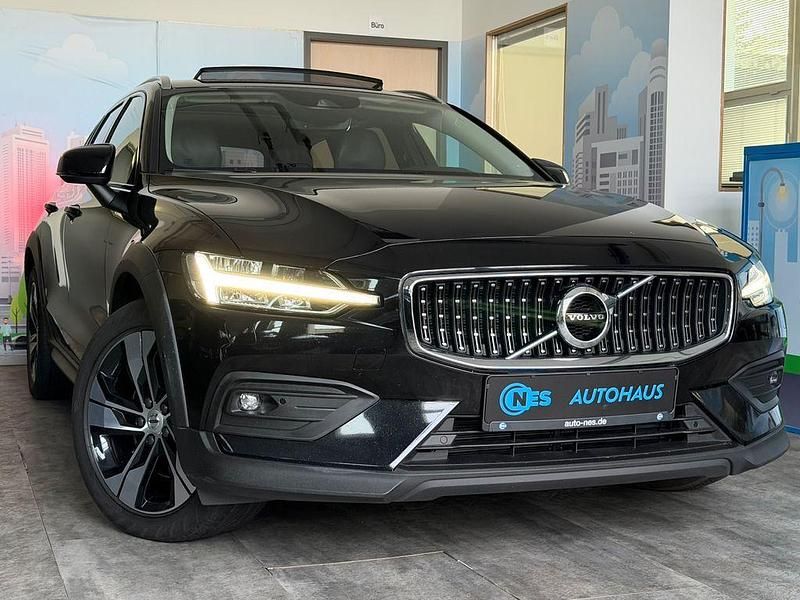 Gebraucht Volvo V60 CC Pro 197 PS (144 kW) 2022 Schwarz Kombi