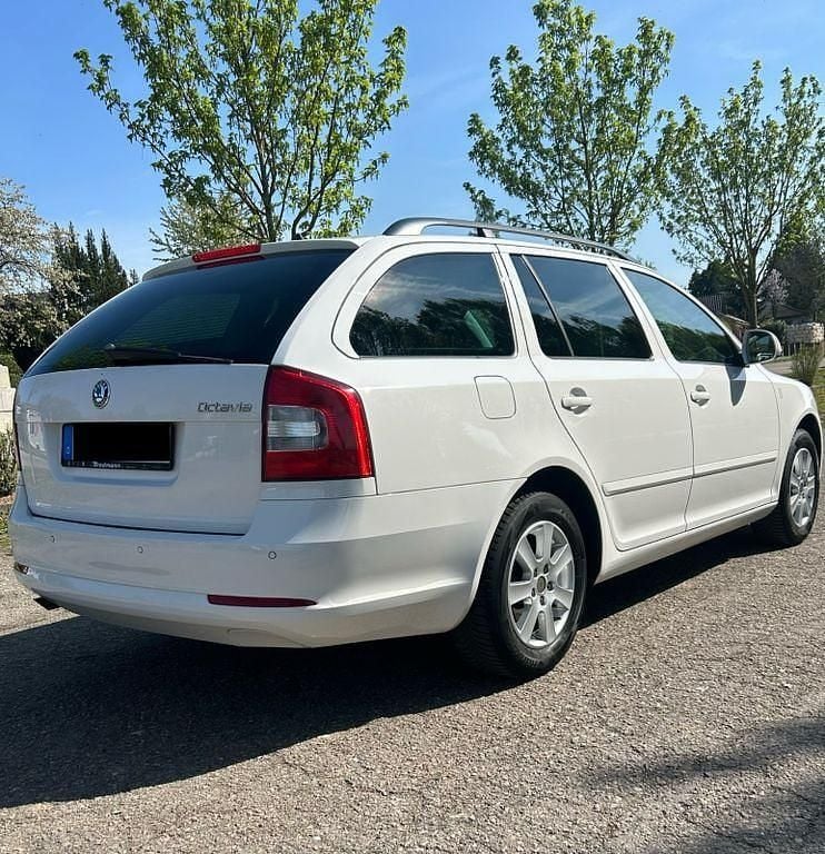 Second-hand Skoda Octavia Elegance 105 CP (77 kW) 2013 Alb Break