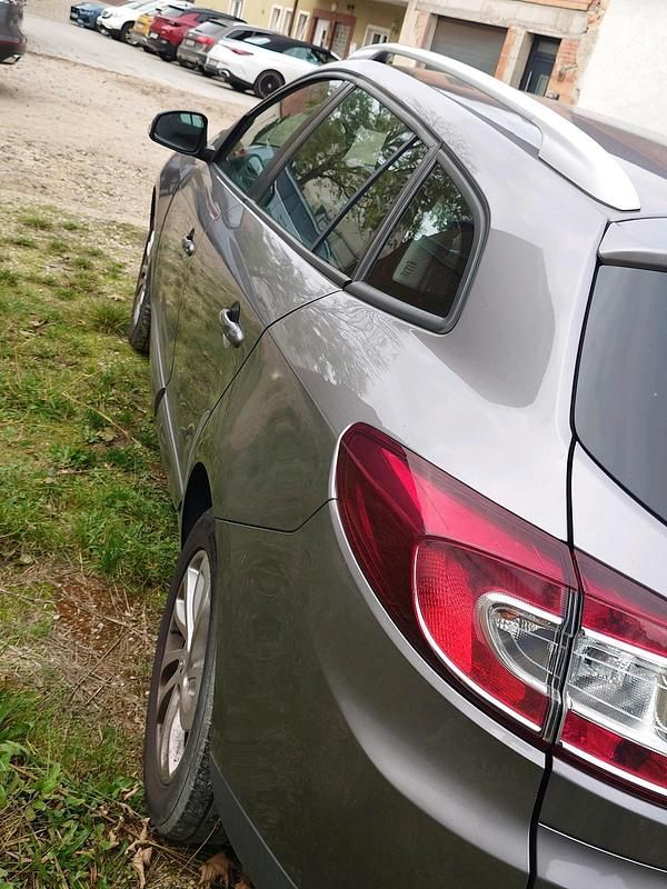 Gebraucht Renault Mégane GrandTour 110 PS (80 kW) 2013 Grau Kombi