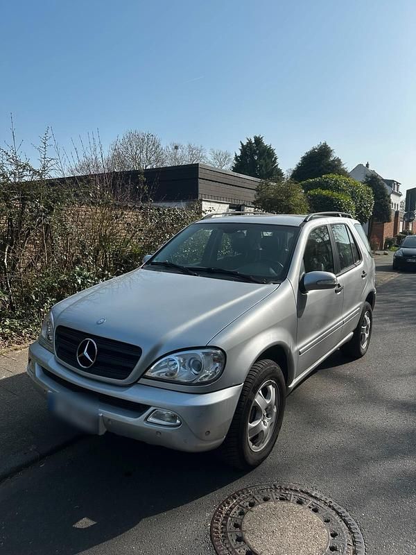 Gebraucht Mercedes ML270 163 PS (119 kW) 2004 Silber SUV