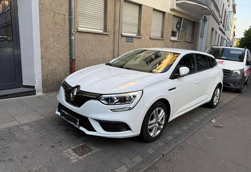 Weiß Gebraucht 2018 Renault Mégane GrandTour LIMITED Kombi | 17.000 € - Bild 1/4