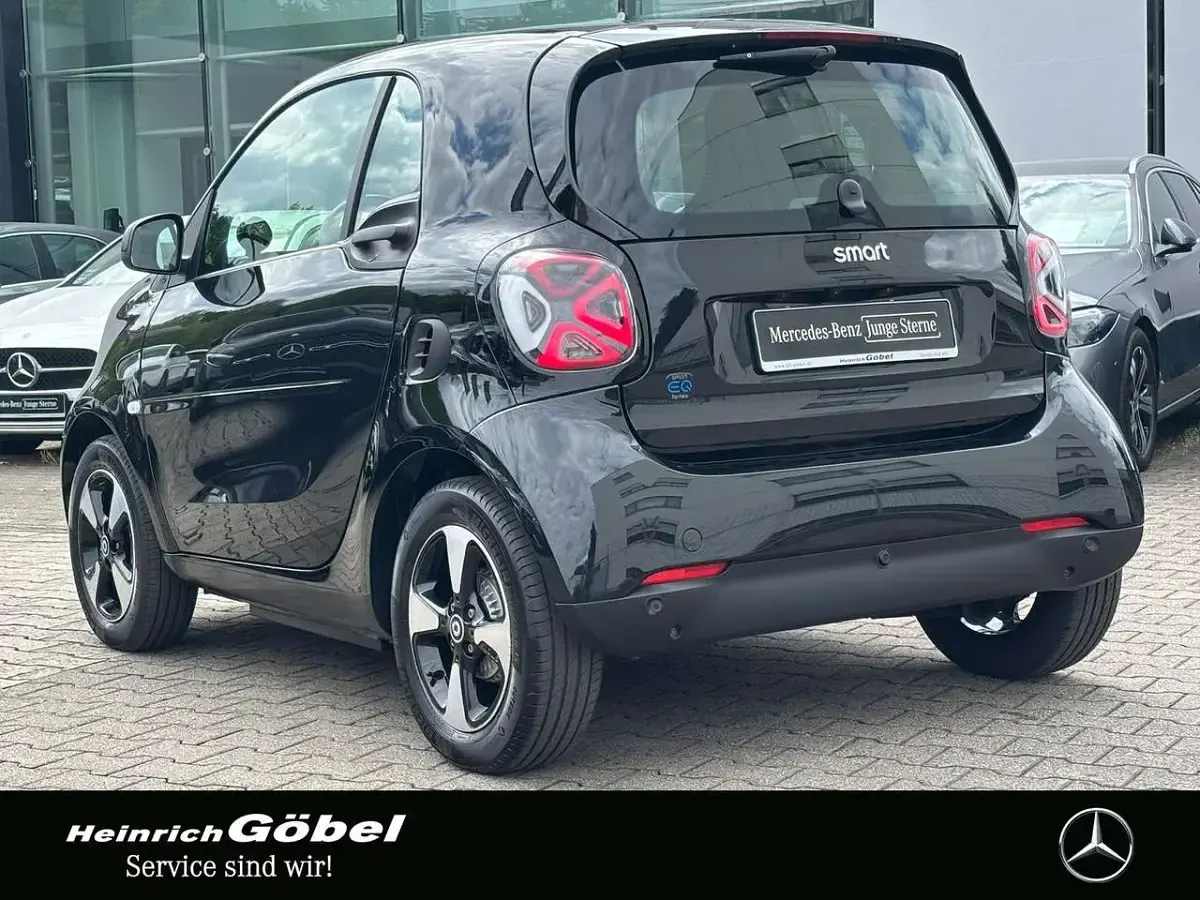 Gebraucht Smart ForTwo Electric Drive Passion 60 kW (82 PS) 2024 Bodypanels in black Coupé