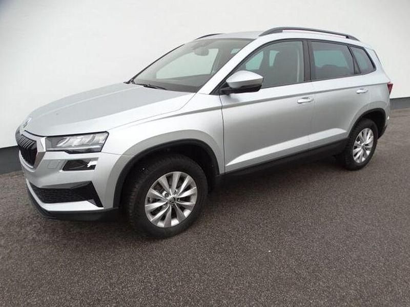 Gebraucht Skoda Karoq Selection 140 PS (102 kW) 2024 Brilliant silber metallic (metallic) SUV