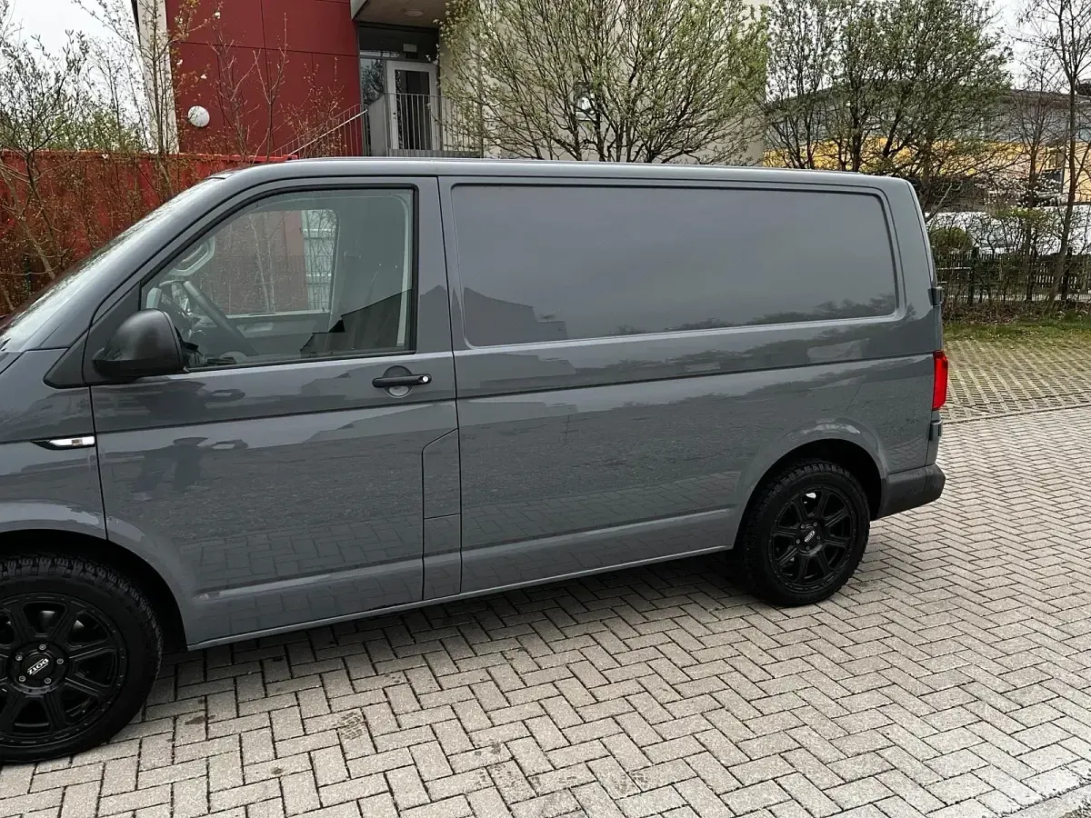 Gebraucht VW Transporter 150 PS (110 kW) 2019 Grau Van