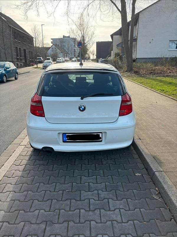 Gebraucht BMW 116 122 PS (89 kW) 2009 Weiß Kleinwagen