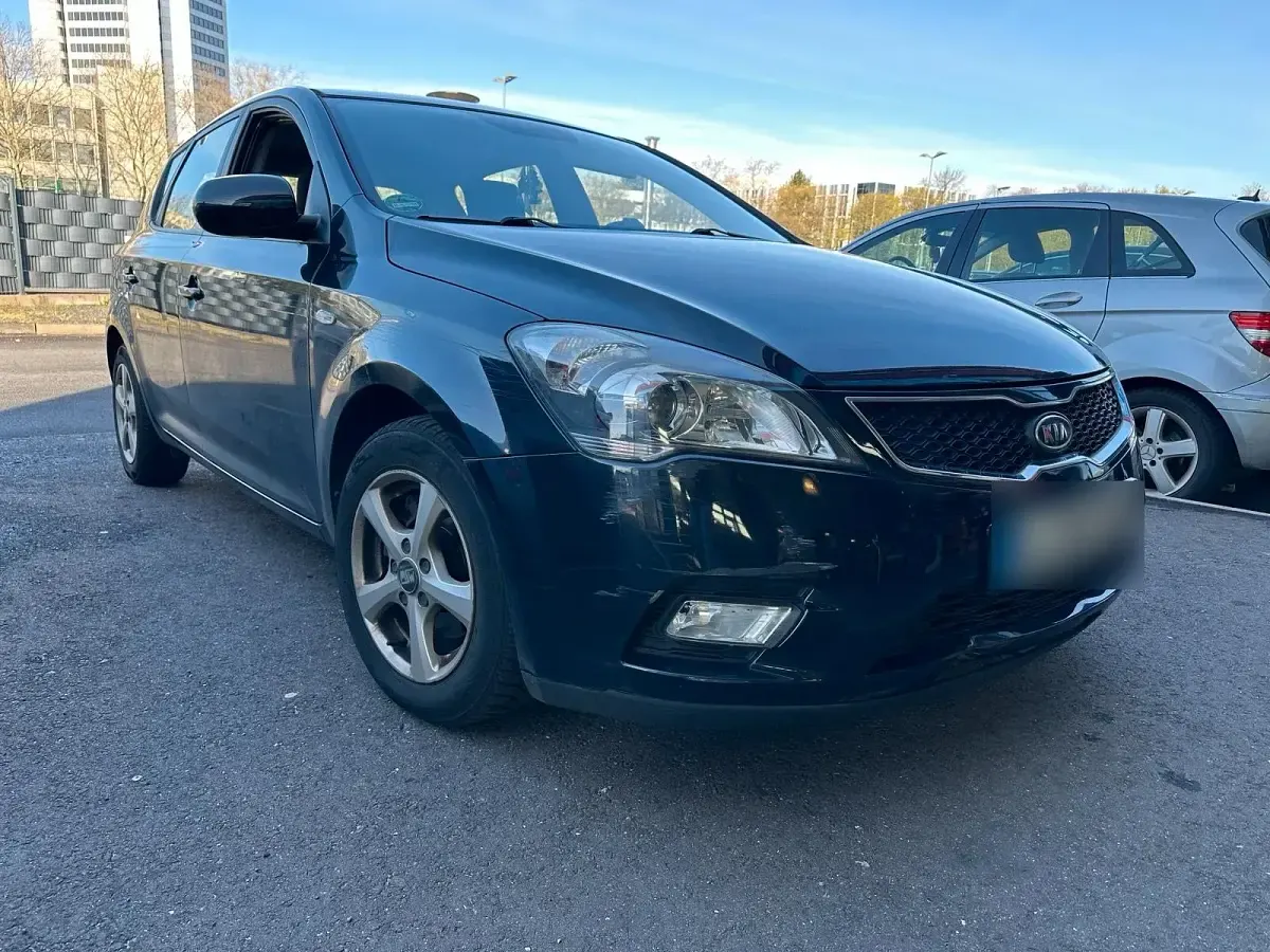 Usata Kia Ceed 90 CV (66 kW) 2012 Nero Utilitaria