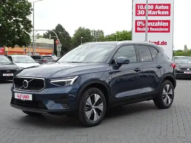 Neu Volvo XC40 Core 163 PS (119 kW) 2026 Denimblaumet. SUV