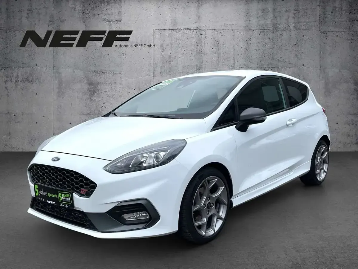 Gebraucht Ford Fiesta 200 PS (147 kW) 2018 Frostweiß Kleinwagen