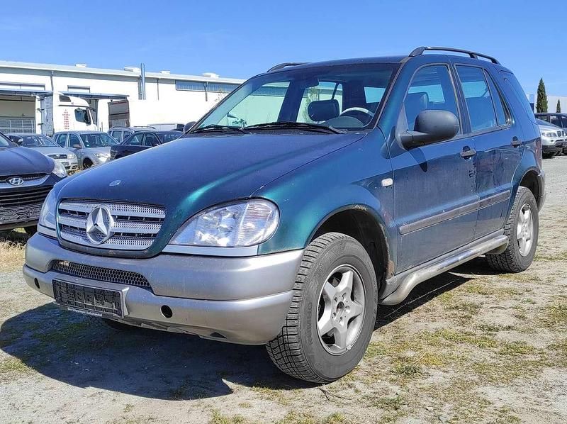 Gebraucht Mercedes ML320 218 PS (160 kW) 1999 Grün SUV