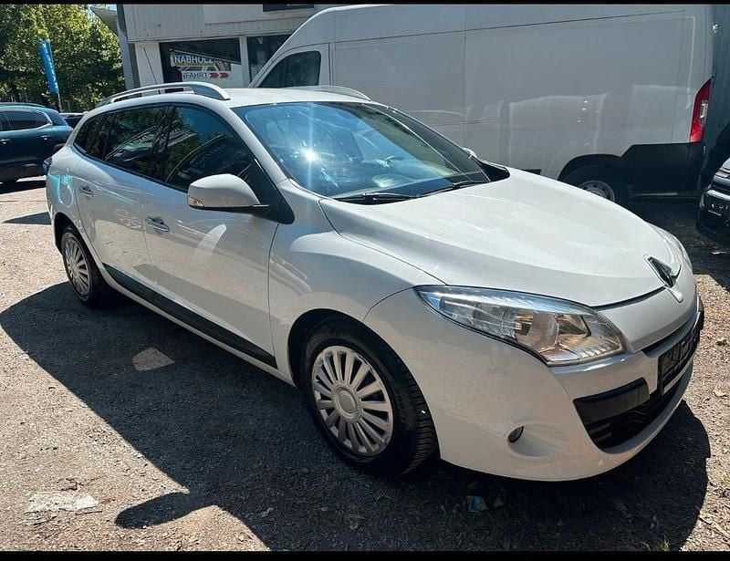 Gebraucht Renault Mégane III Dynamique 150 PS (110 kW) 2011 Weiß Kombi