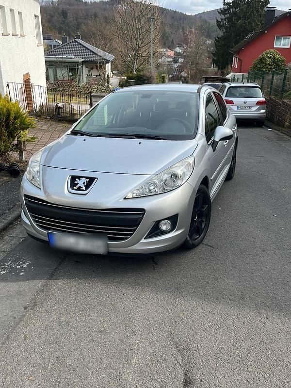 Gebraucht Peugeot 207 120 PS (88 kW) 2009 Silber Limousine