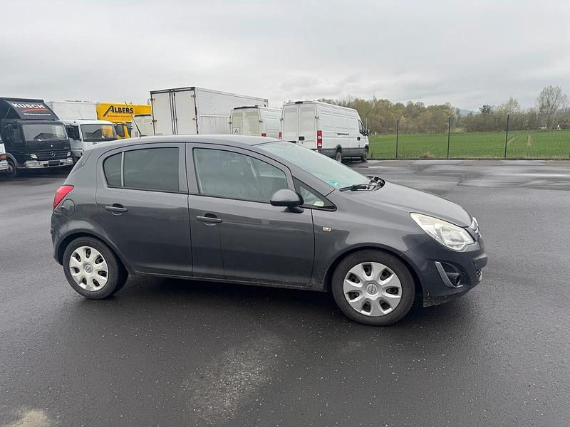Gebraucht Opel Corsa 101 PS (74 kW) 2011 Kleinwagen