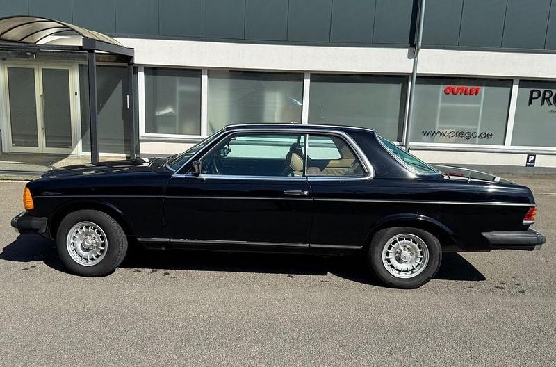 Gebraucht Mercedes 300 125 PS (91 kW) 1984 Schwarz Coupé