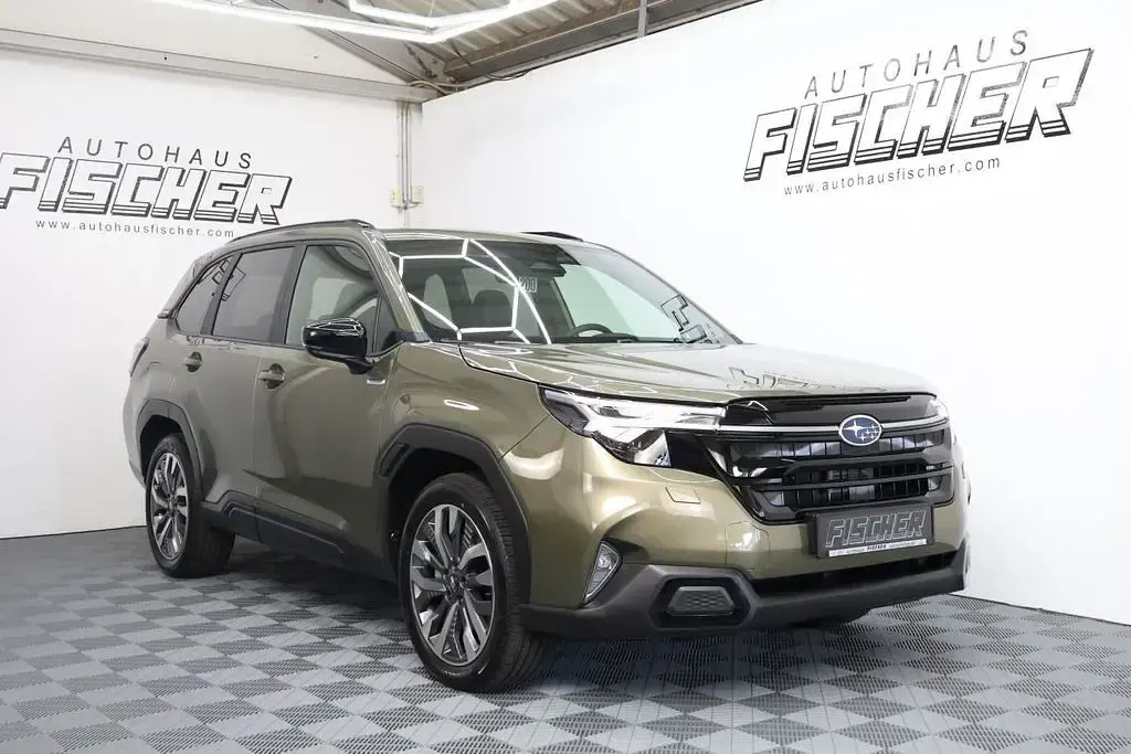 Neu Subaru Forester Platinum 136 PS (100 kW) 2026 Grün SUV