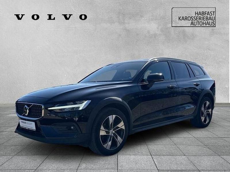 Gebraucht Volvo V60 CC Plus 197 PS (144 kW) 2023 Black solid stone / solid Kombi