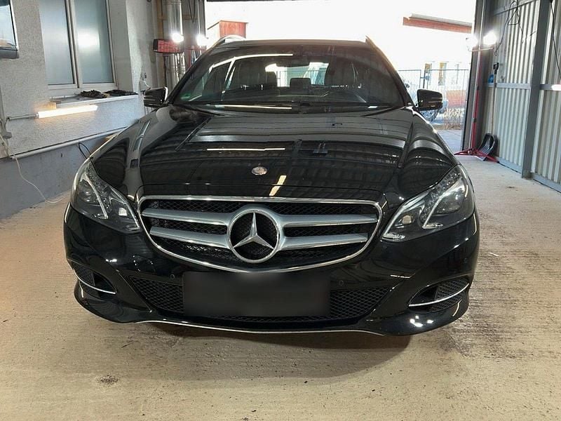 Gebraucht Mercedes E220 Edition 170 PS (125 kW) 2016 Schwarz Kombi