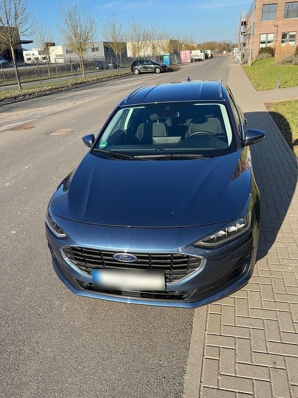 Gebraucht Ford Focus Titanium 125 PS (91 kW) 2023 Blau Kombi