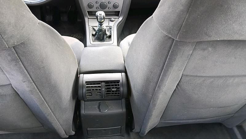 Second-hand Opel Vectra 155 CP (114 kW) 2004 Verde Berlinǎ