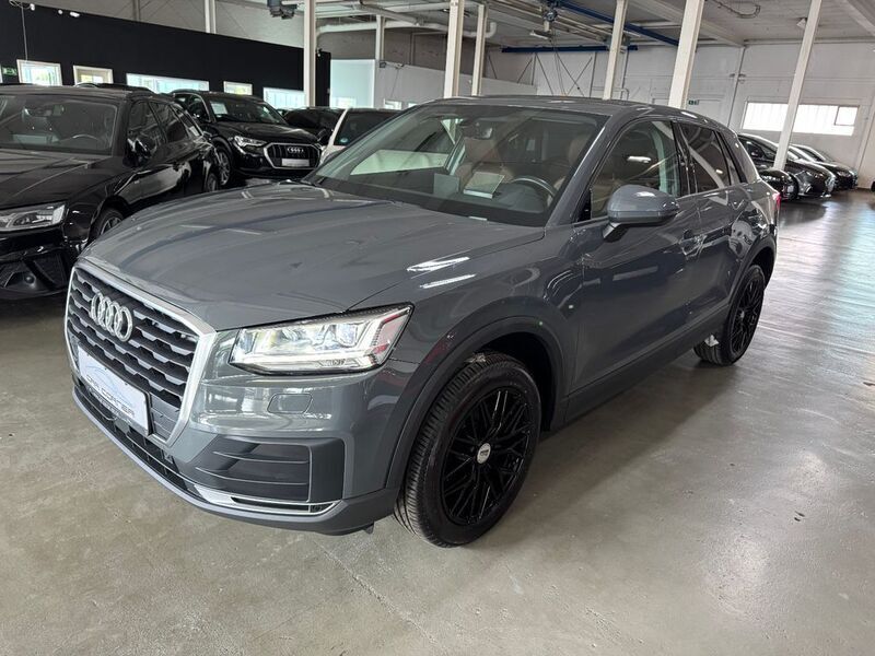 Grau Gebraucht 2017 Audi Q2 Sport SUV | 22.490 € (Teuer) - Bild 1/4