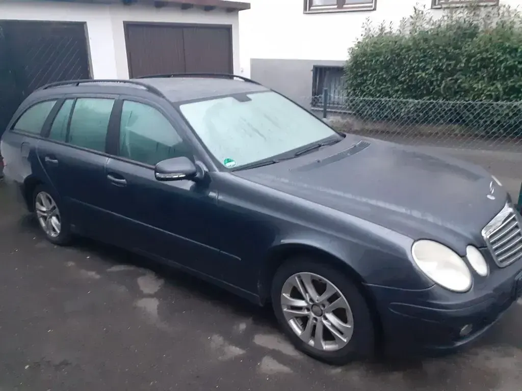 Gebraucht Mercedes E220 Elegance 170 PS (125 kW) 2008 Grau Limousine